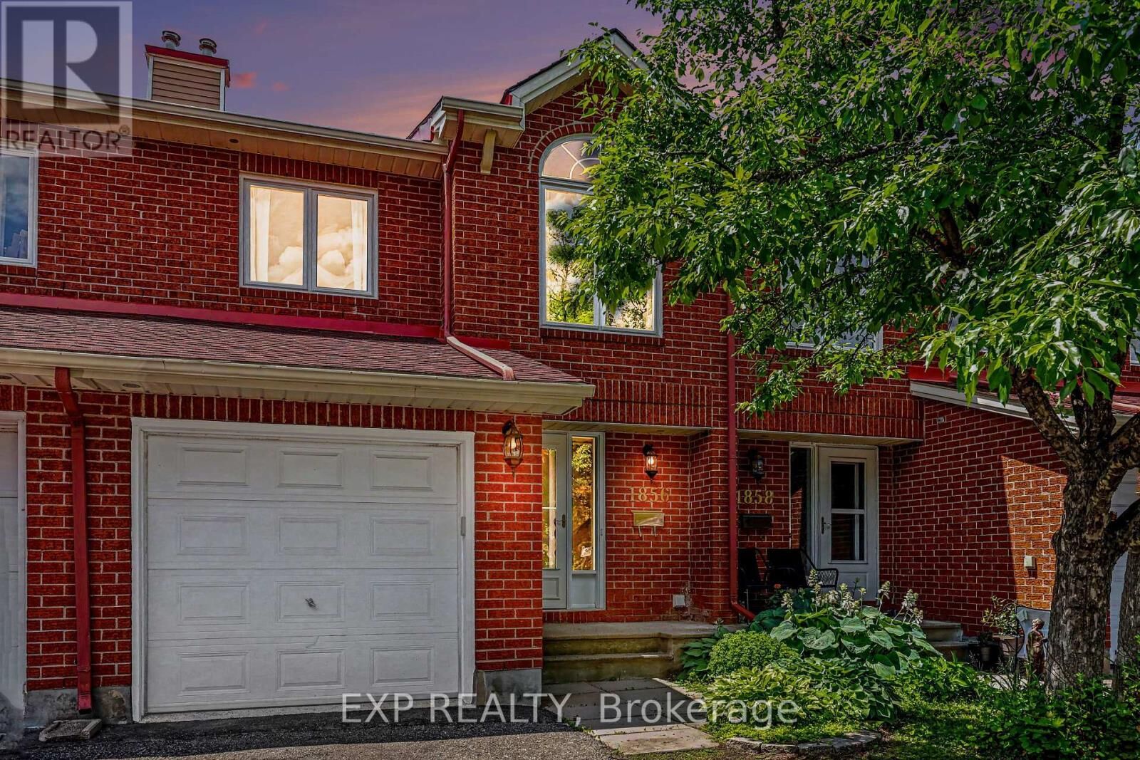 Property Photo: 1856 Summerfields Crescent ON K1C 7B7