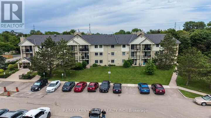 Property Photo: 729 Deveron Crescent 309 ON N5Z 4X5