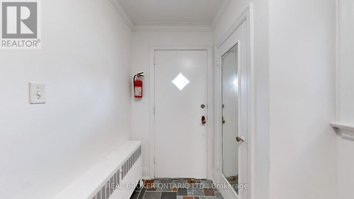 Photo de la propriété:  451 Donlands Avenue Main  ON M4J 3S4 