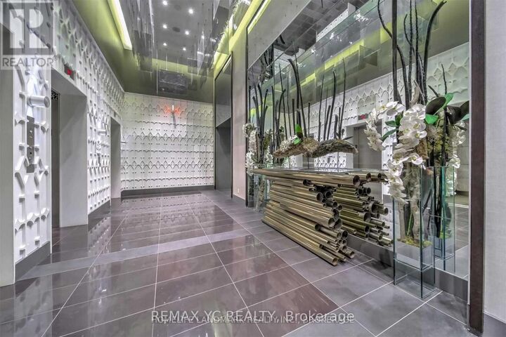 Property Photo:  32 Davenport Road 2306  ON M5R 1H3 