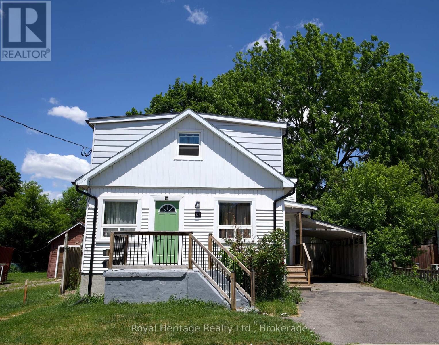 Property Photo:  