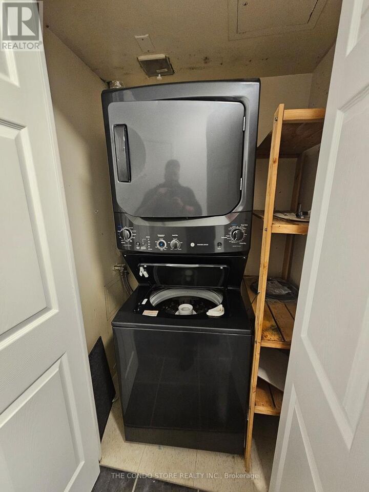 Property Photo:  887 Bay Street 711  ON M5S 3K4 