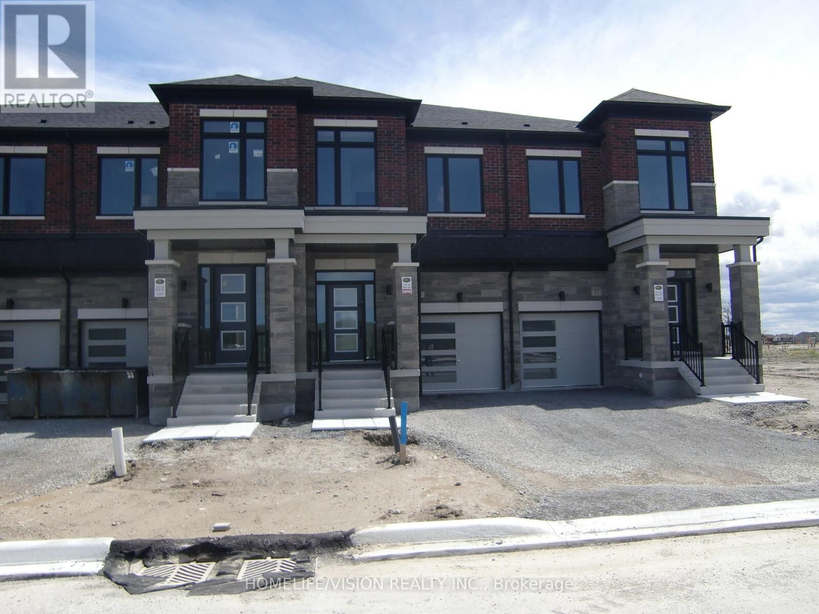 Property Photo: 39 Sandels Avenue ON L4S 0R7