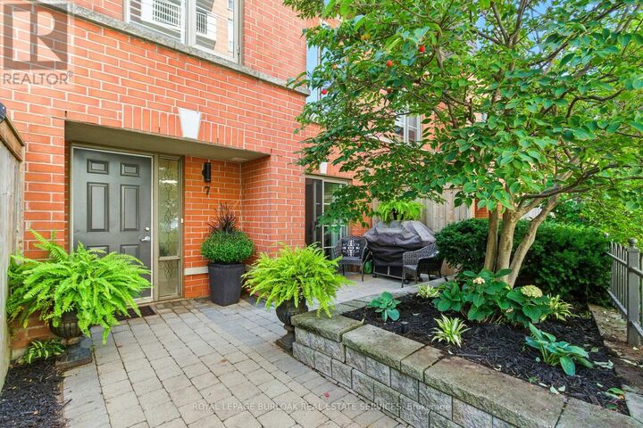 Property Photo:  442 Maple Avenue 7  ON L7S 2L7 
