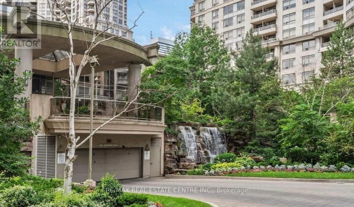 Property Photo:  3880 Duke Of York Boulevard 1415  ON L5B 4M7 