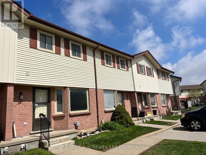 Property Photo: 1115 Nellis Street 22 ON N4T 1P6