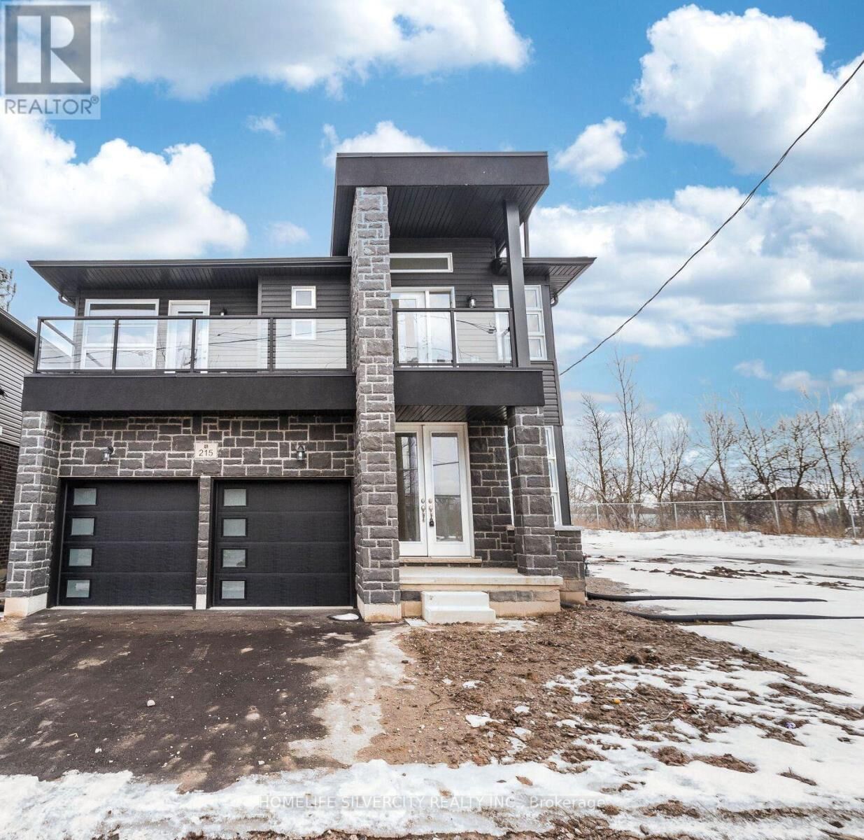 Property Photo:  215 Southworth Street North  ON L3B 1Z4 