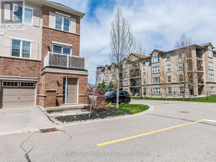 Property Photo: 165 Hampshire Way 61 ON L9T 8M7