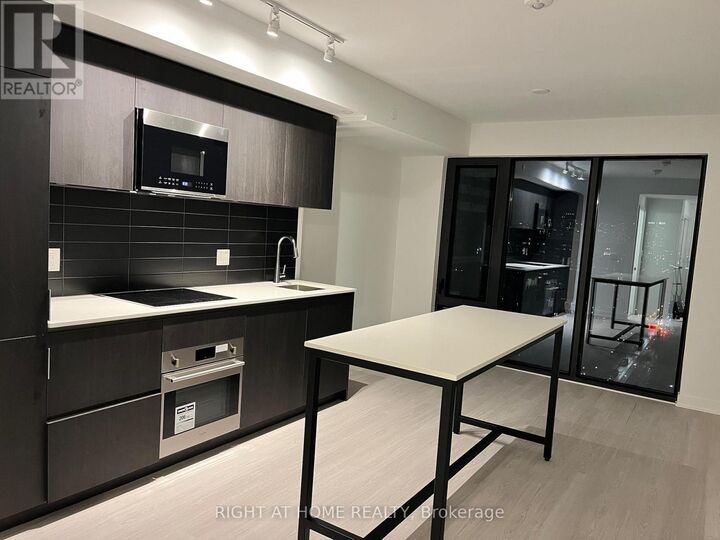 Property Photo: 47 Mutual Street 1606 ON M5B 0C6