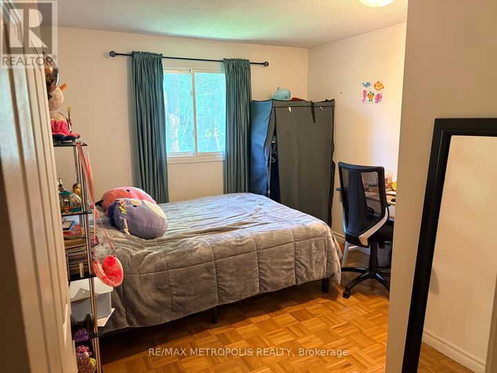 Property Photo:  30 Clarendon Crescent 21  ON N6C 5Y1 