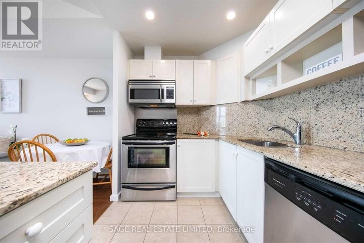 Property Photo:  218 Queens Quay West 1711  ON M5J 2Y6 