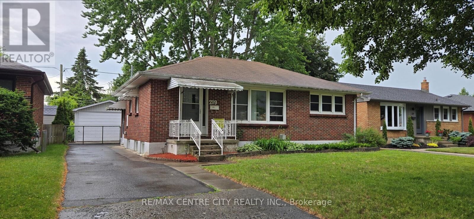 Property Photo:  219 Fairway Avenue  ON N5W 1J2 