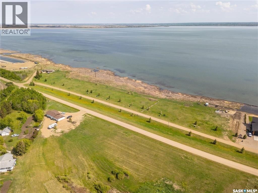 Property Photo: 800 Lakeshore Drive SK S0M 1X0