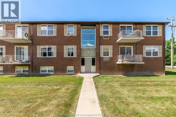 Property Photo:  122 Riverview Drive 130  ON N7M 1A5 