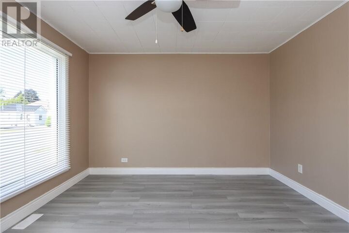 Property Photo:  394 King Street  ON P3B 2L1 