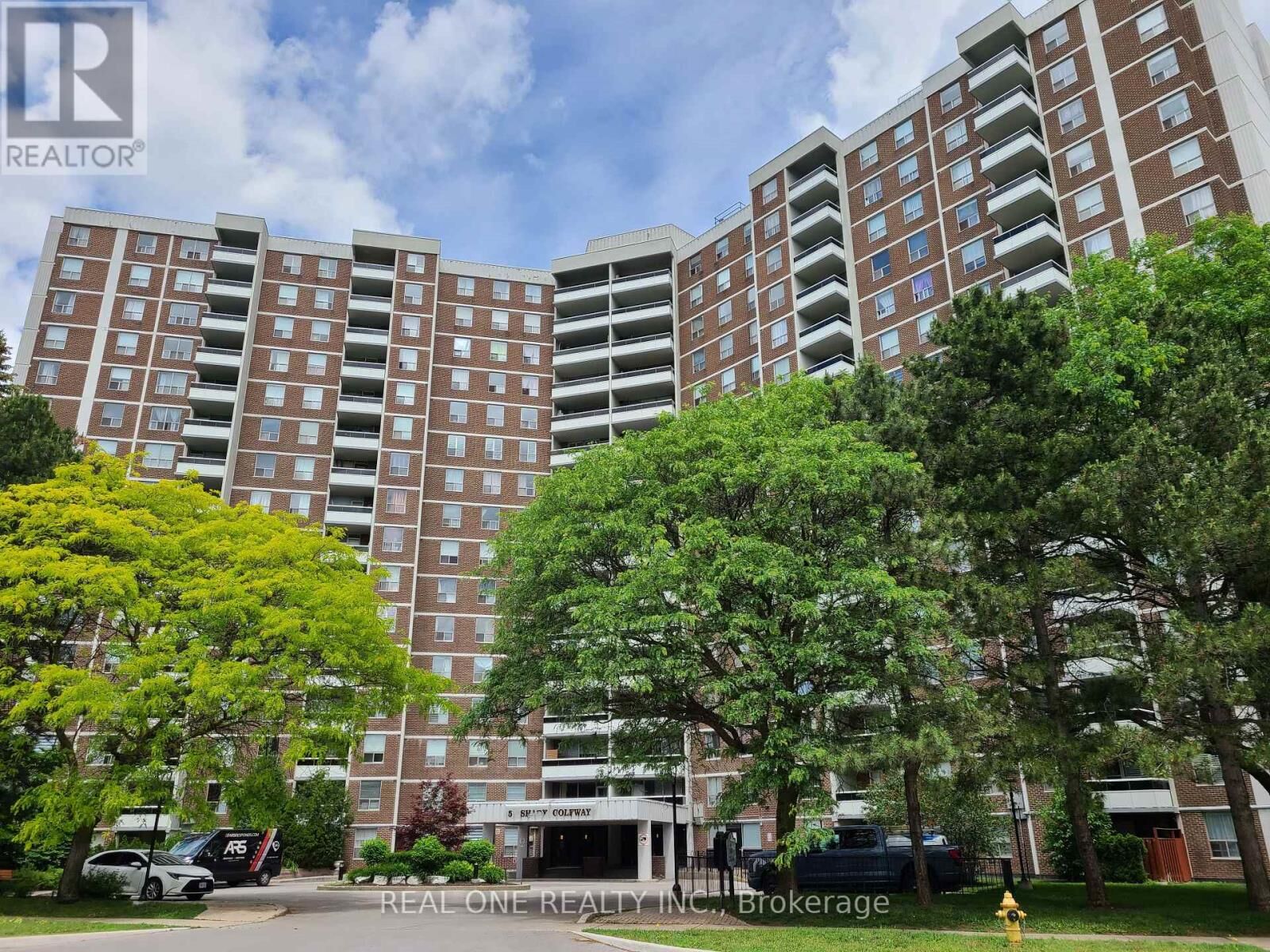 Property Photo: 5 Shady Golfway 1016 ON M3C 3A5