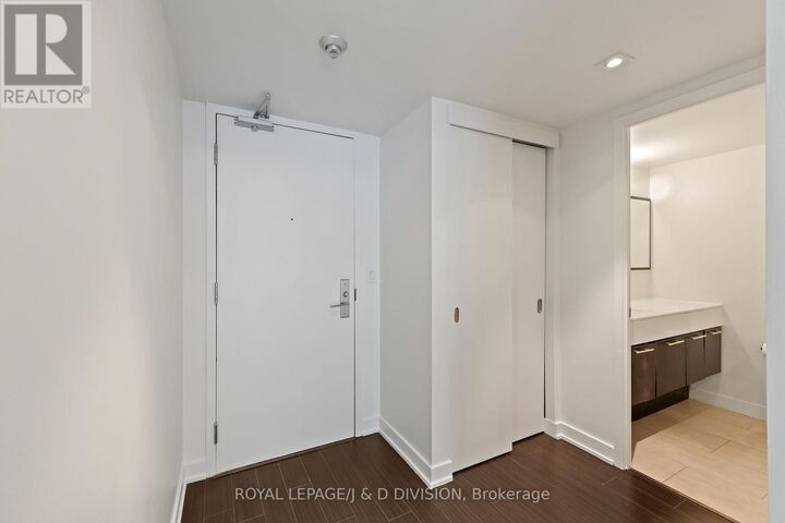 Property Photo:  21 Nelson Street 228  ON M5V 3H9 