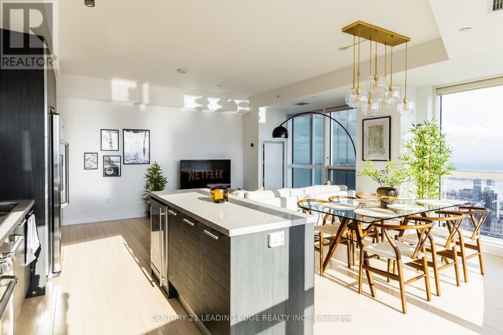 Property Photo:  388 Yonge Street 7310  ON M5V 3V6 