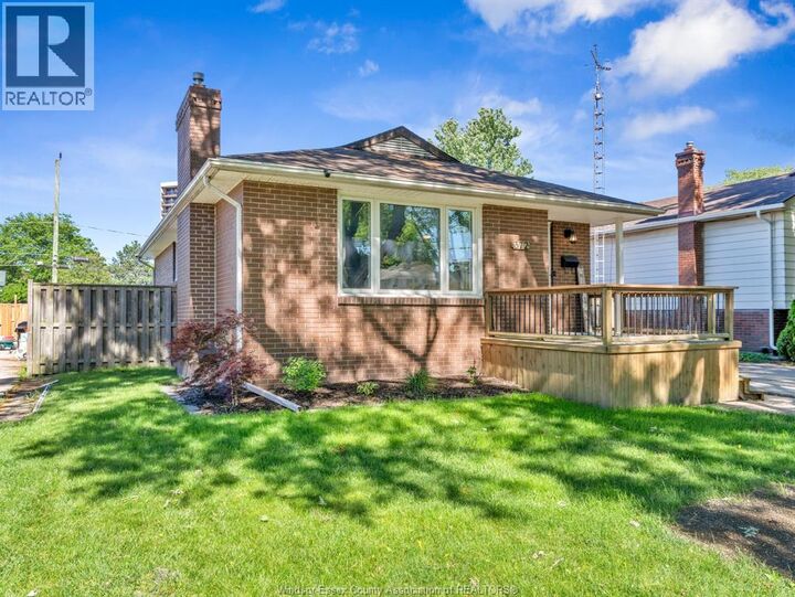 Property Photo:  372 Carling Crescent  ON N8S 3X8 