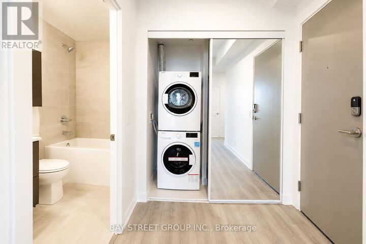 Property Photo: 50 Upper Mall Way 912 ON L4J 0L8
