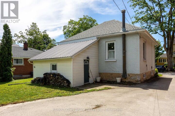 Property Photo:  177 2nd Avenue Southwest  ON N0G 1L0 