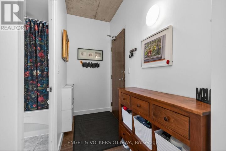 Property Photo: 383 Cumberland Street 704 ON K1N 1J7
