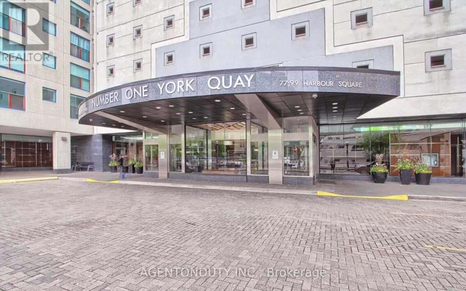 Property Photo: 77 Harbour Square 2711 ON M5J 2S2