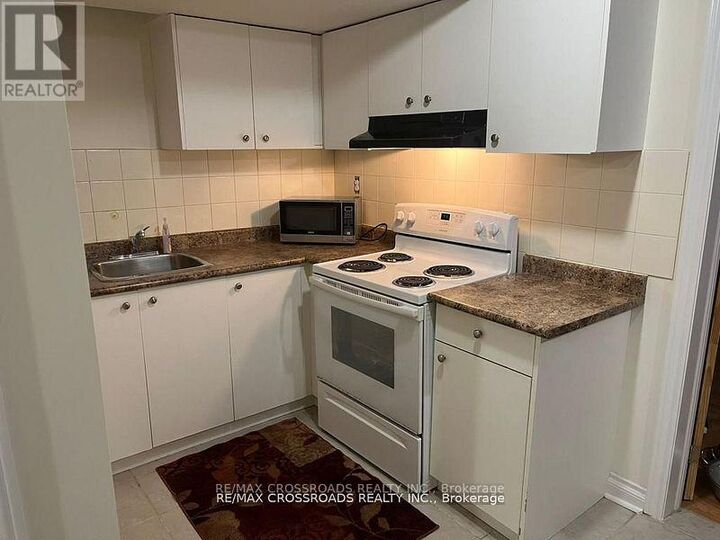 Property Photo:  27 Bobolink Avenue Sep/Ent  ON M1X 1Y6 