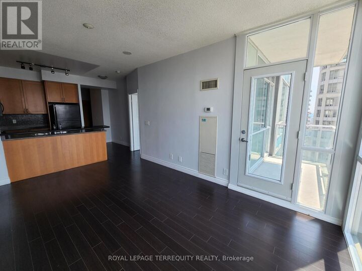 Property Photo: 3939 Duke Of York Boulevard 2510 ON L5B 4N2