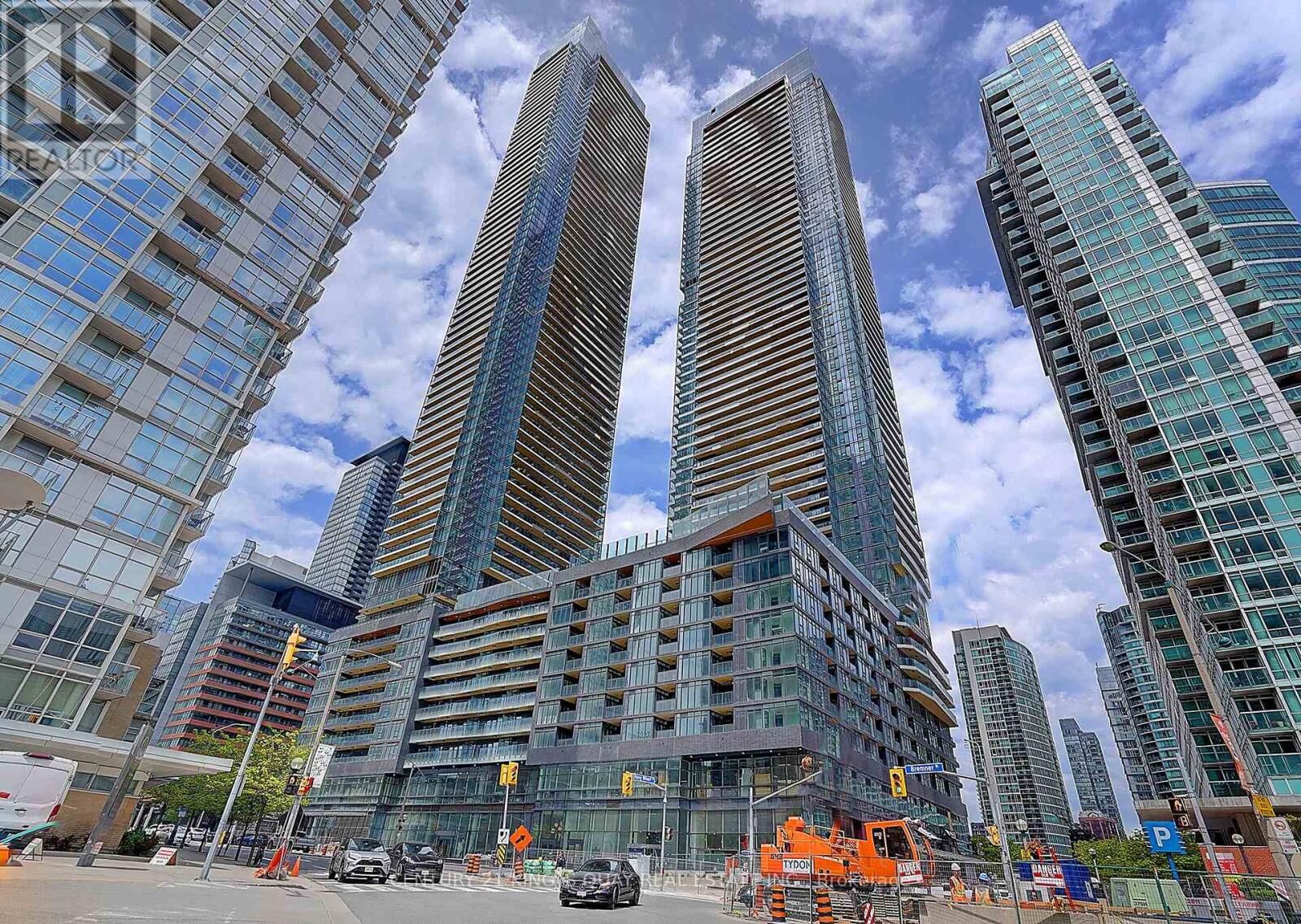 Property Photo:  3 Concord Cityplace Way 332  ON M5V 0X3 