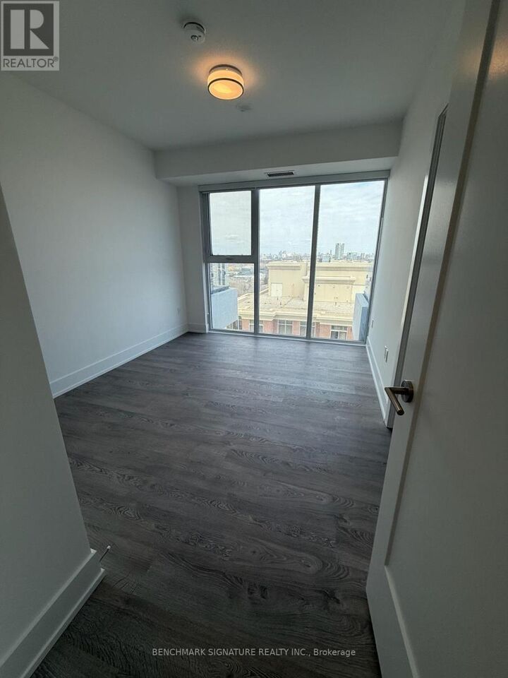 Property Photo: 10 Inn On The Park Drive 2204 ON M3C 0P9