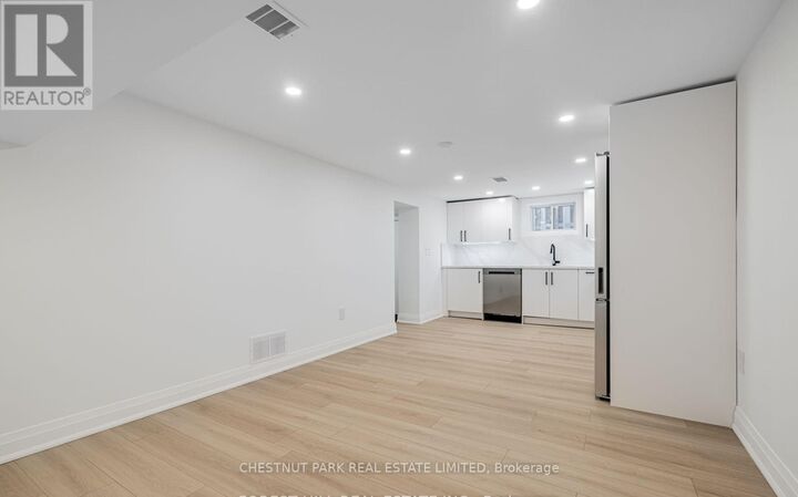 Property Photo: 562 Deloraine Avenue ON M5M 2C4