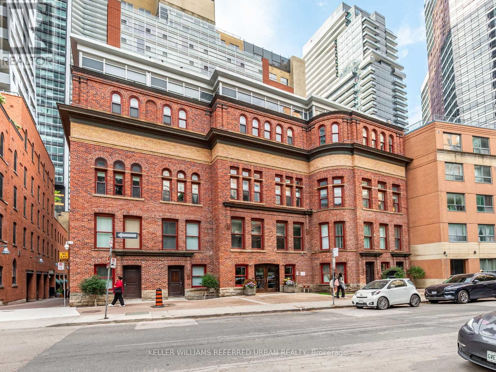 Property Photo:  11 St Joseph Street 1208  ON M4Y 3G4 