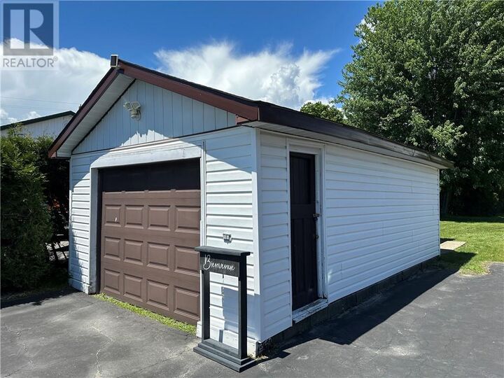 Property Photo:  1564 Cecile Street  ON P3N 1G9 