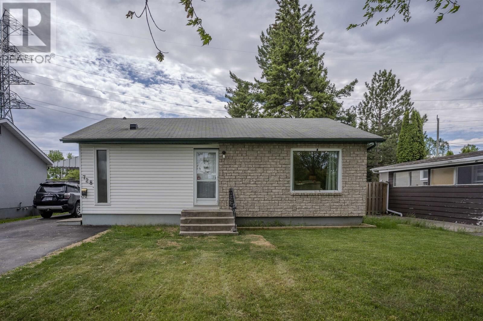 Property Photo:  728 Linwood Cres  ON P7E 2S1 