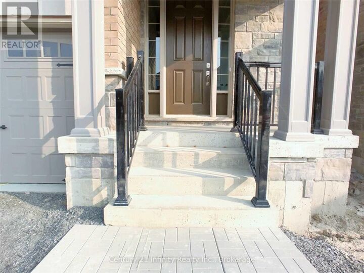 Property Photo:  9 St Ives Crescent  ON L1P 0C5 