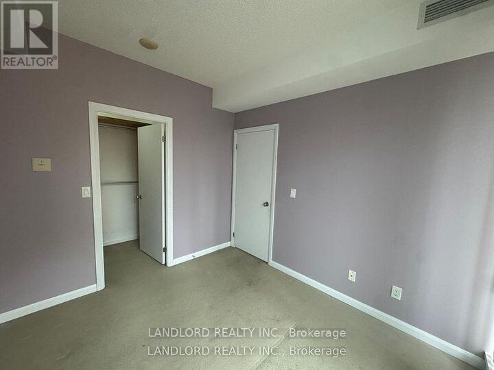 Property Photo:  111 Elizabeth Street 1620  ON M5G 1P7 