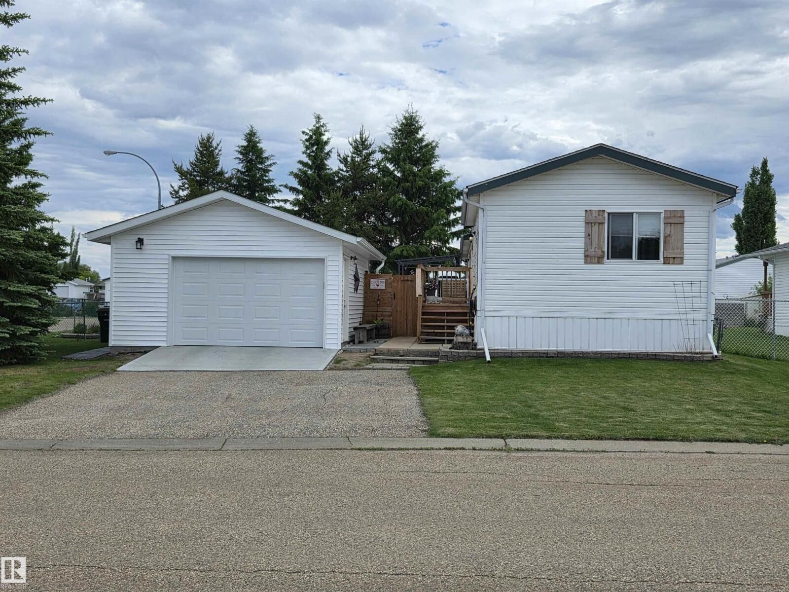 Property Photo: #88B 3400 48 St AB T7Z 1S1