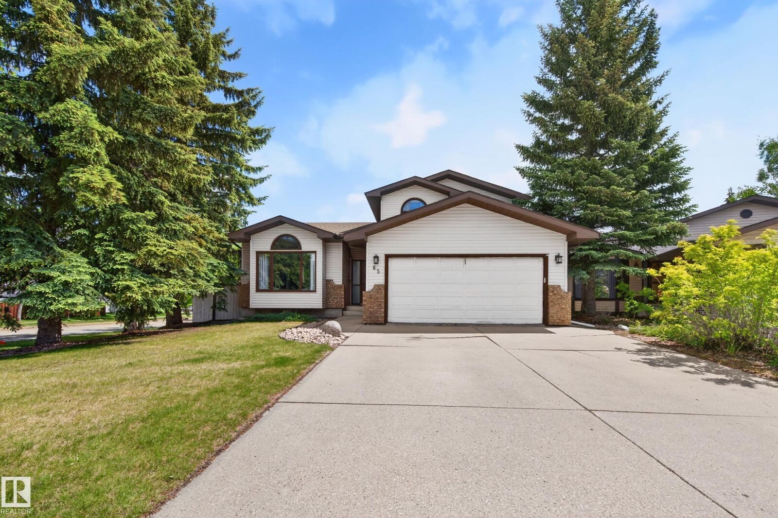 Property Photo: 65 Primrose Boulevard AB T8H 1G1