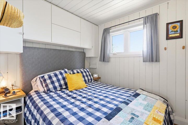 Property Photo:  219 Poplar Cove  AB T0C 2V0 