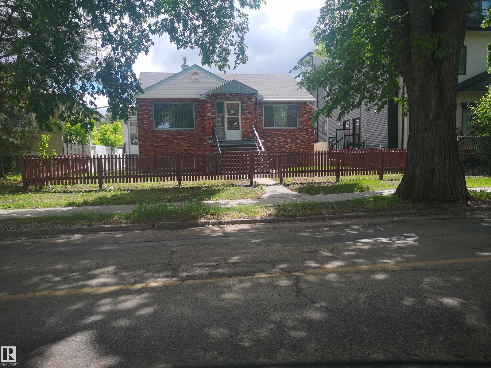 Property Photo:  8751 76 Avenue NW  AB T6C 0J4 