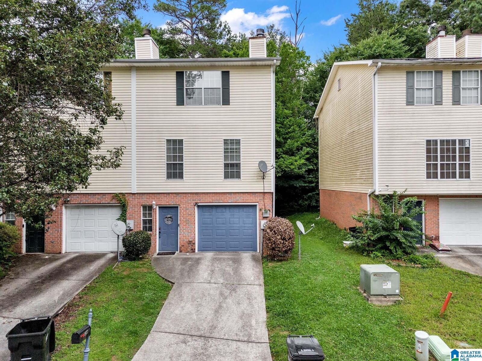 Property Photo: 1937 Live Oak Trace AL 35235