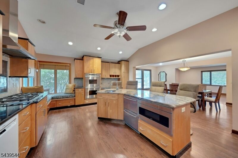 Property Photo:  8 Marlo Road  NJ 07039 