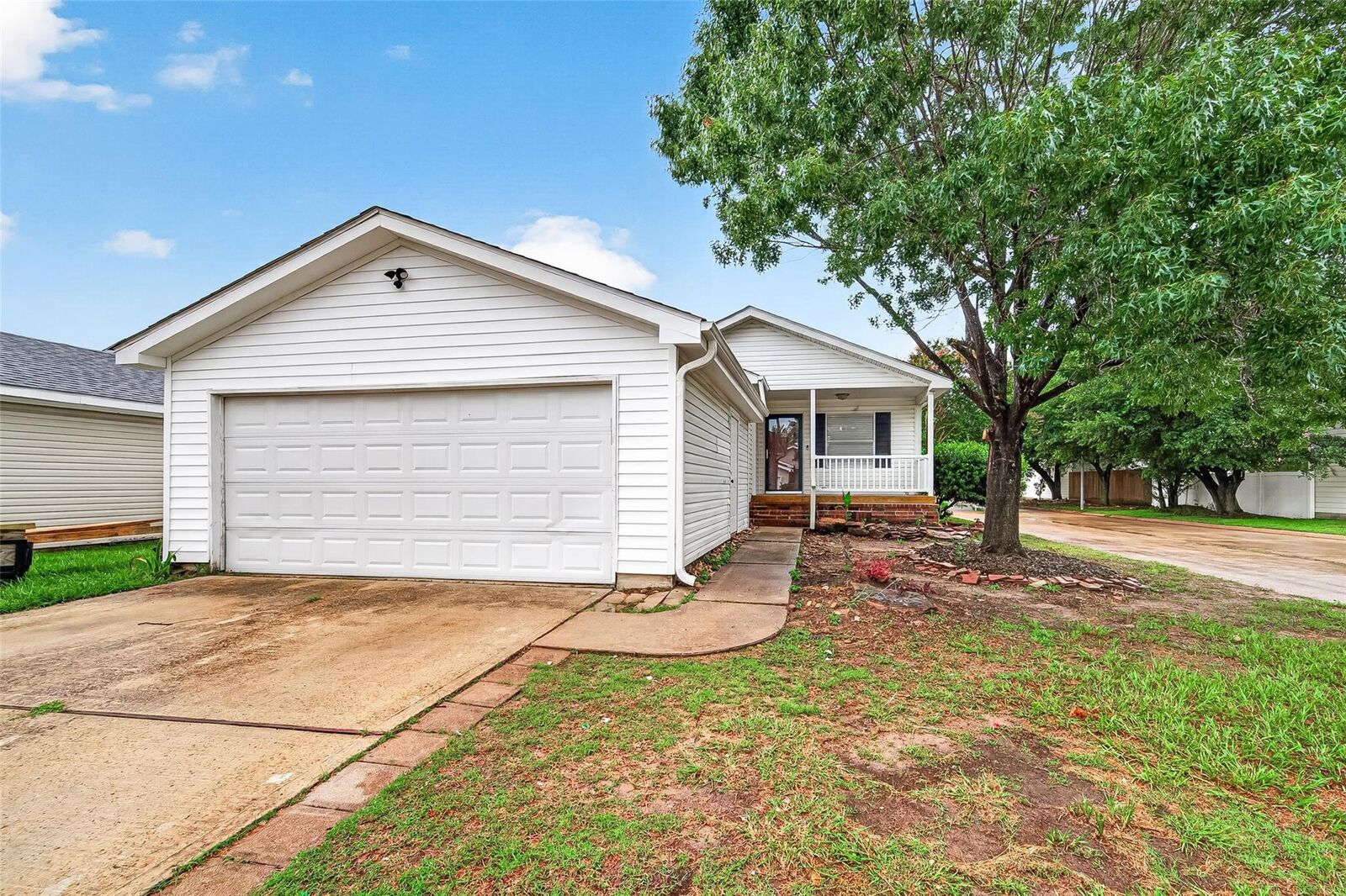 Property Photo: 10202 Berrybriar Lane TX 77375
