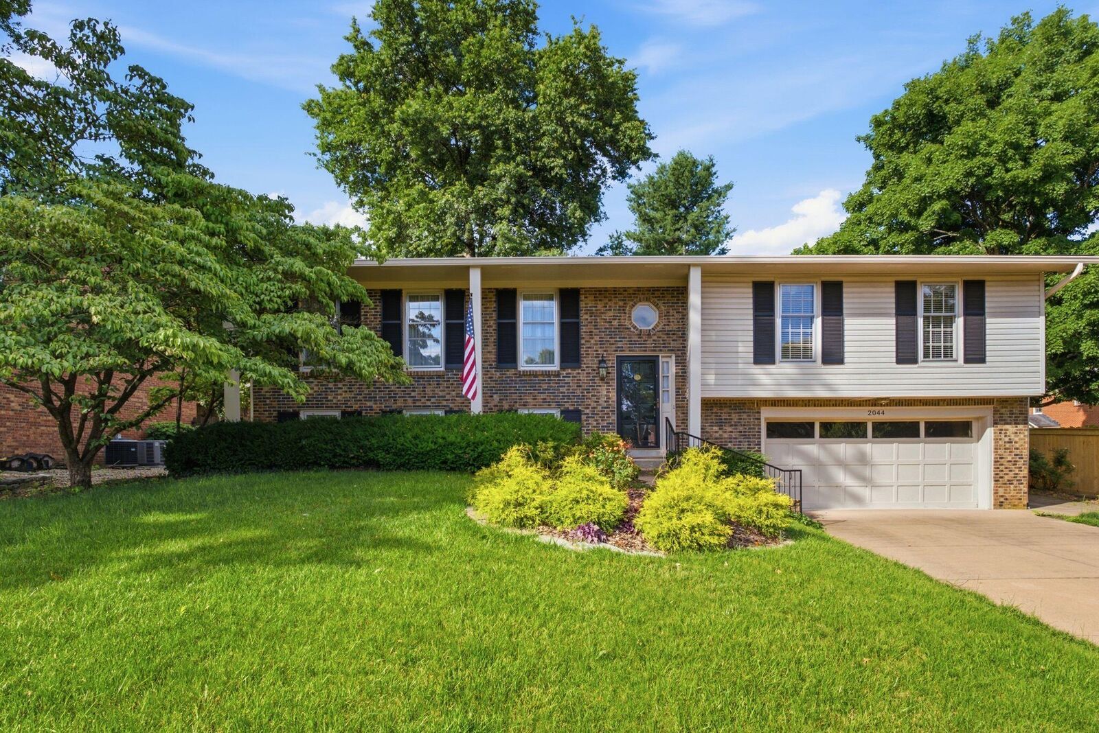 Property Photo:  2044 Bamboo Drive  KY 40513 