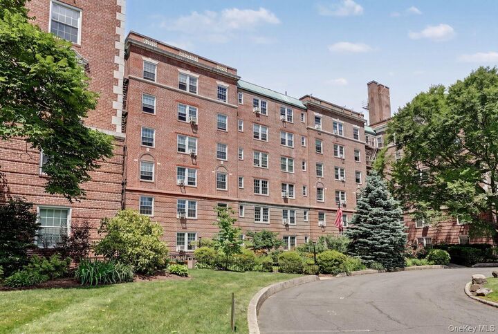 Property Photo: 300 S Broadway 2 H NY 10591