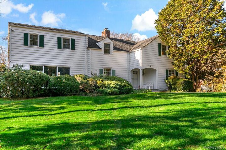 Property Photo:  1050 Knollwood Road  NY 10603 