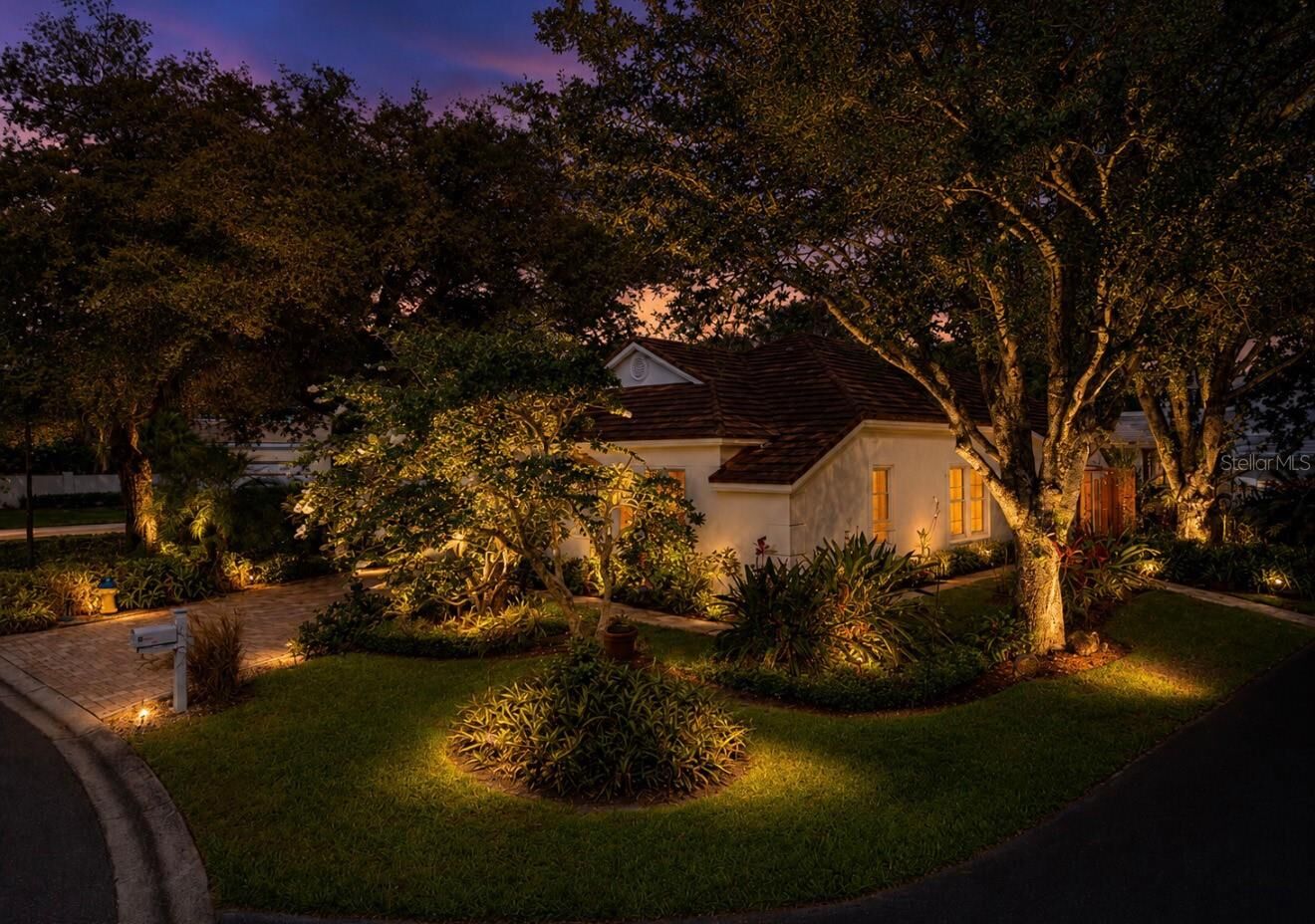 Property Photo:  5204 Green Forest Court  FL 33647 
