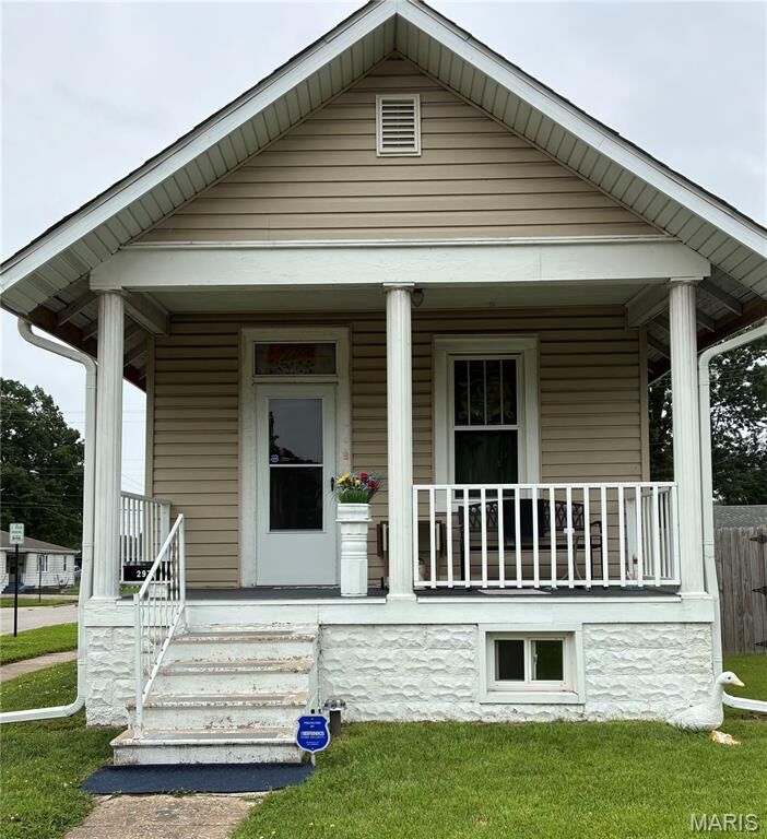 Property Photo: 2978 Madison Avenue IL 62040