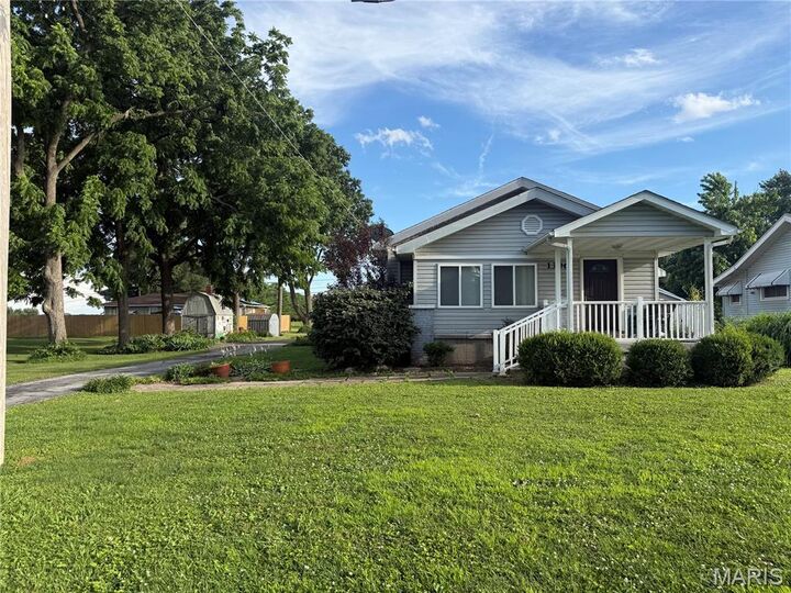 Property Photo:  1306 Main Street  IL 62087 